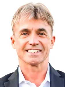 Danny Arnold headshot